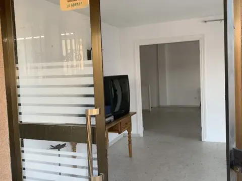 Local comercial en La Adrada