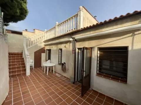 Casa adosada en Avenida Constitución, 23