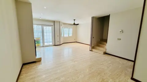 Casa adosada en calle del Valle del Oro