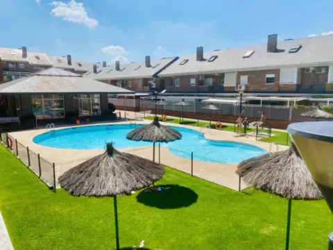 Casa adosada en calle del Valle del Oro