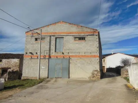 Nave industrial en Molinos de Razón