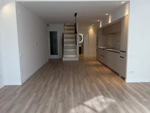 Piso en calle de Nàpols