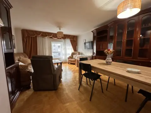 Piso en calle Do Pintor Lino Villafinez