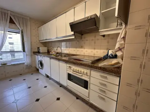 Piso en calle Do Pintor Lino Villafinez