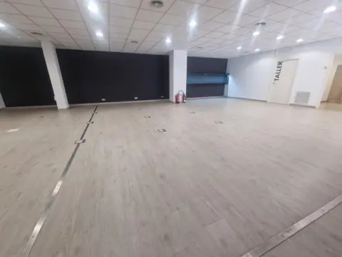Local comercial en Plaza Josep Pallach