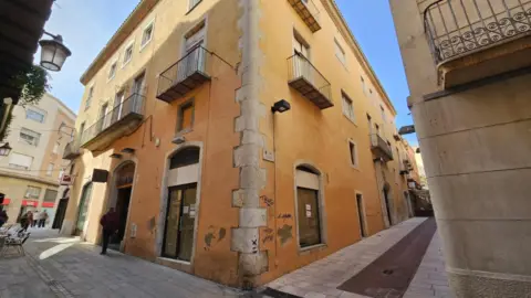 Local comercial en calle Besalú, 14