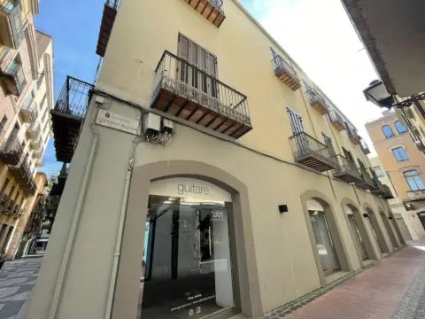 Local comercial en calle Joan Maragall, 18