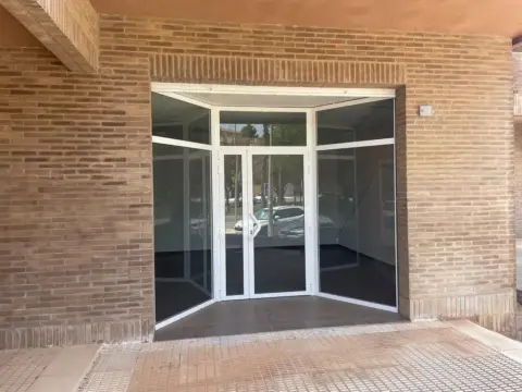 Local comercial en Polígono de Santa Ana-El Plan