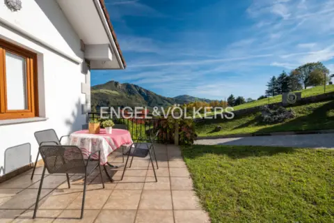 Casa adosada en Hernialde