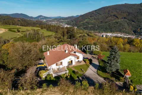 Casa adosada en Hernialde