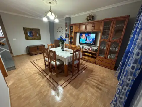 Casa adosada en Cuevas de San Marcos