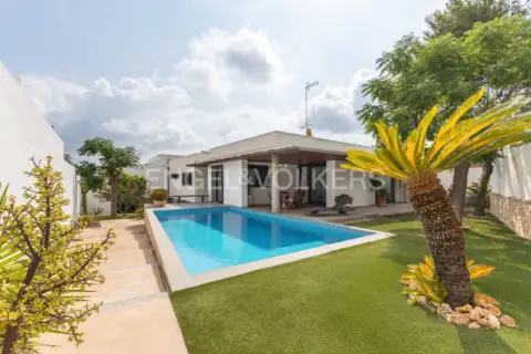 Casa en calle Carrer Els Clavels