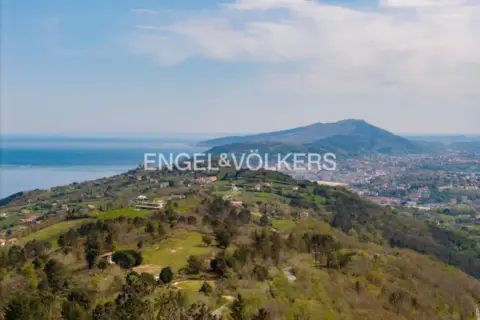 Terreno en calle Aita Orkolaga
