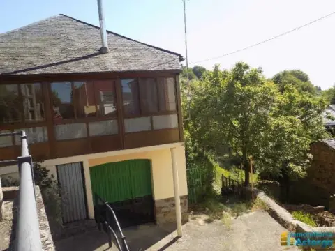 Casa en calle de Manuel Arias Cortés