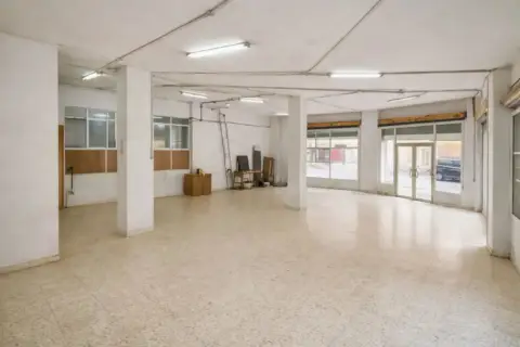 Local comercial en calle de San Salvador