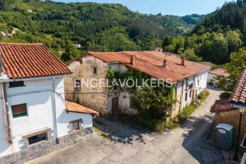 Casa en Barrio de Garin