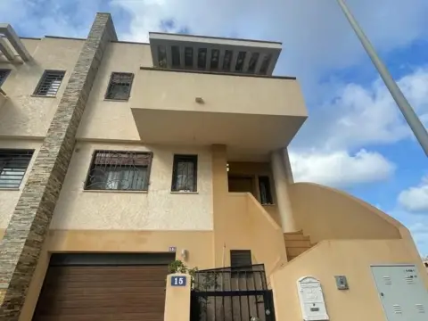 Casa adosada en Plaza de Arquitecto José Anton Pacheco-García