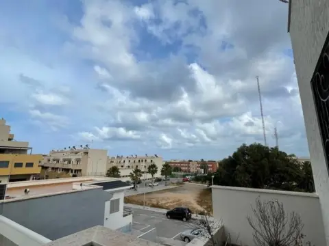 Casa adosada en Plaza de Arquitecto José Anton Pacheco-García