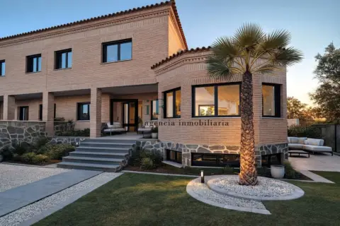 Casa pareada en Cobisa