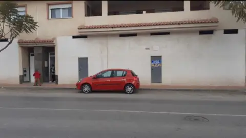 Local comercial en Avenida de Baltasar Garzón, 56
