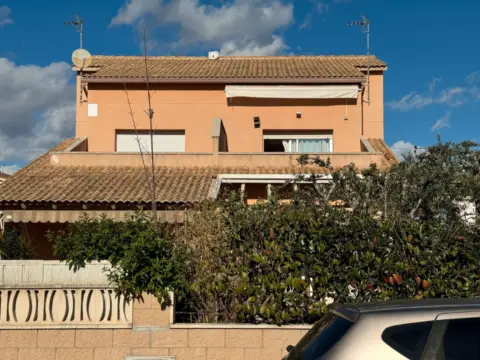 Terraced house in Carrer de la Gardènia