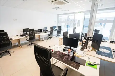 Oficina en Establiments