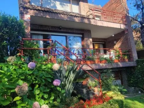 Casa adosada en calle de Independentzia