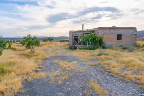 Casa rústica en calle Avenida Ricardo Fabregas