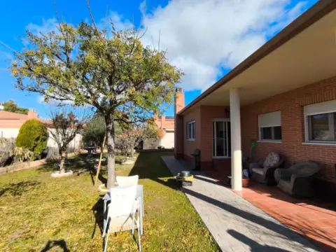 Chalet en Avenida de la Cebada, 8