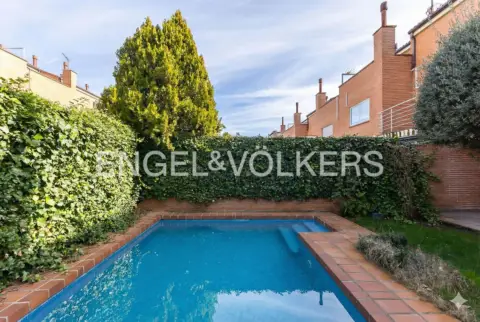 Casa adosada en calle de Arévalo Lara