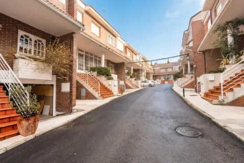 Casa adosada en calle Monte León