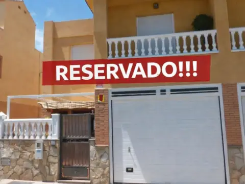 Casa adosada en Centro