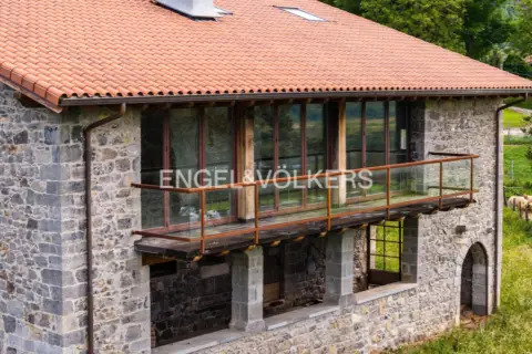 Casa adosada en calle Zizurkil Diseminado Barreiatua