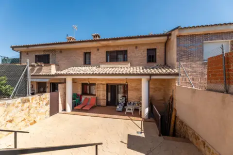 Casa adosada en calle de la Osa Mayor