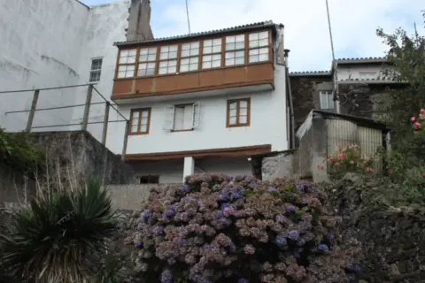 Casa pareada en calle de Saavedra Meneses