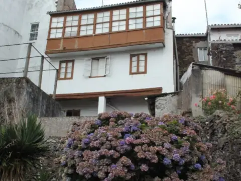 Casa pareada en calle de Saavedra Meneses