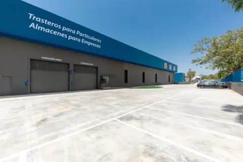 Garaje en calle de la Aviación, 115