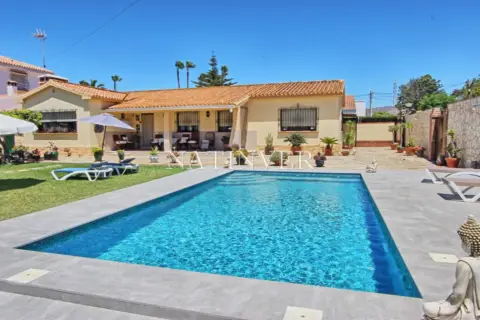 Casa en Urbanización de Benajamar, 12