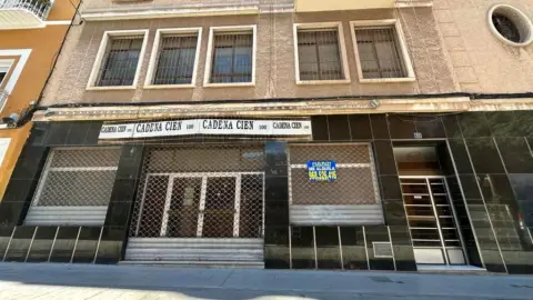 Local comercial en calle San Vicente, 5