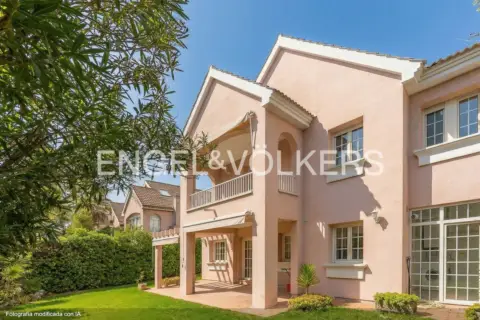 Casa adosada en calle de los Altos del Club de Polo