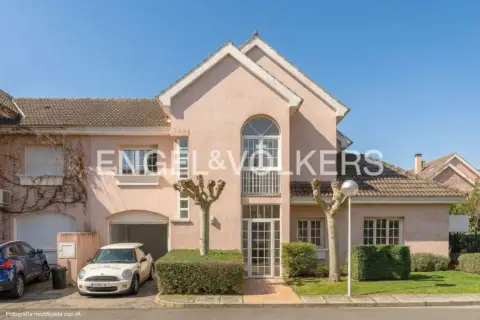 Casa adosada en calle de los Altos del Club de Polo