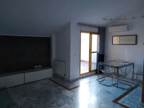 Dúplex en calle Fernando Sánchez Sampedro