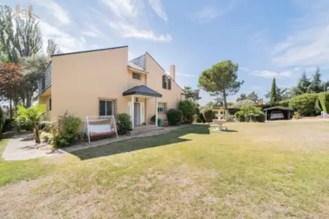 Chalet en calle Tres