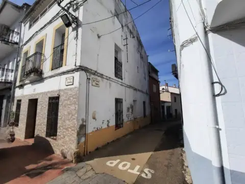 Casa en Alía