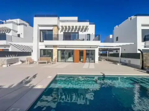 Chalet en calle calle Aviador Miguel Galindo