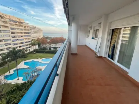 Piso en Avenida del General López Domínguez