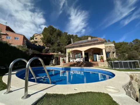 Chalet en Camí de la Creu de l'Aragall, 219