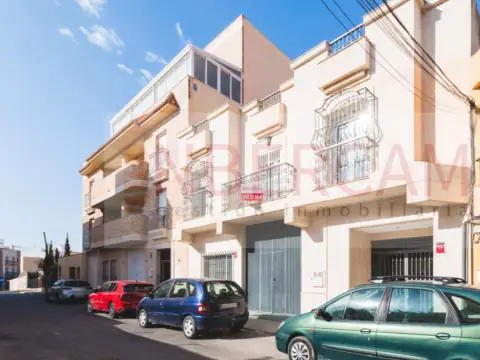 Casa adosada en Centro