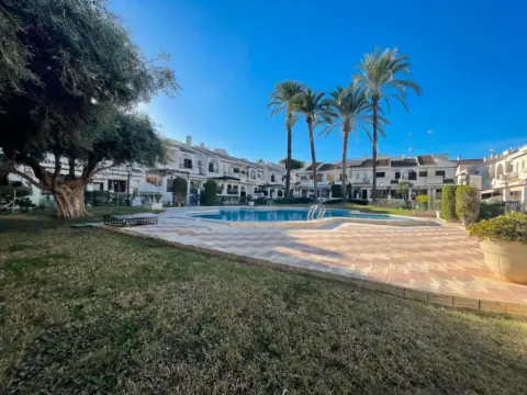 Casa adosada en calle de la Calasparra, 27