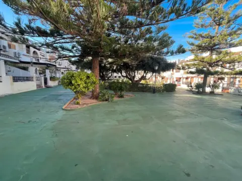 Casa adosada en calle de la Calasparra, 27